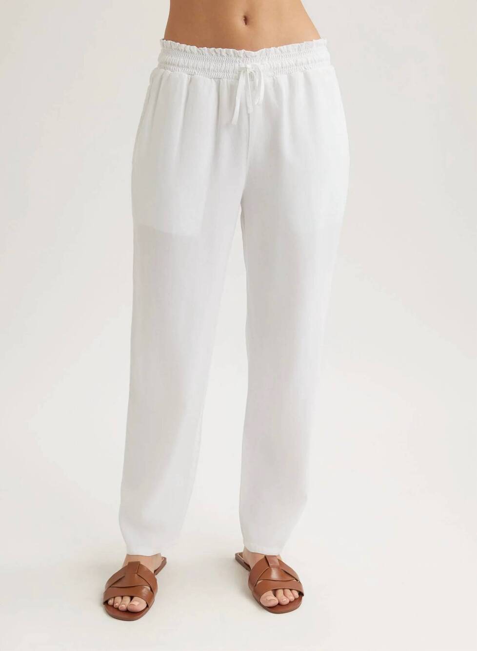 NEW BELLA DAHL women's smocked waist trousers in white